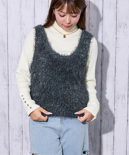 GORGE(ゴージ)の「《きらめきフェザー》レディース ラメ ニットベスト トレンド映え 秋冬(ベスト・レディース・チャコール/ブラウン/アイボリー・F)」の11枚目の写真