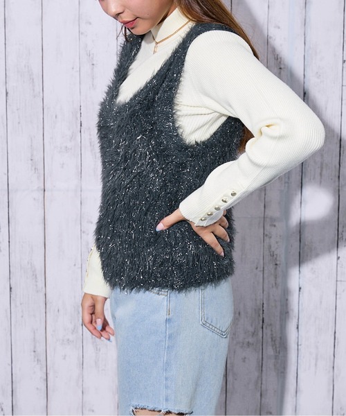 GORGE(ゴージ)の「《きらめきフェザー》レディース ラメ ニットベスト トレンド映え 秋冬(ベスト・レディース・チャコール/ブラウン/アイボリー・F)」の12枚目の写真