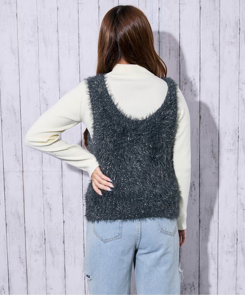 GORGE(ゴージ)の「《きらめきフェザー》レディース ラメ ニットベスト トレンド映え 秋冬(ベスト・レディース・チャコール/ブラウン/アイボリー・F)」の13枚目の写真