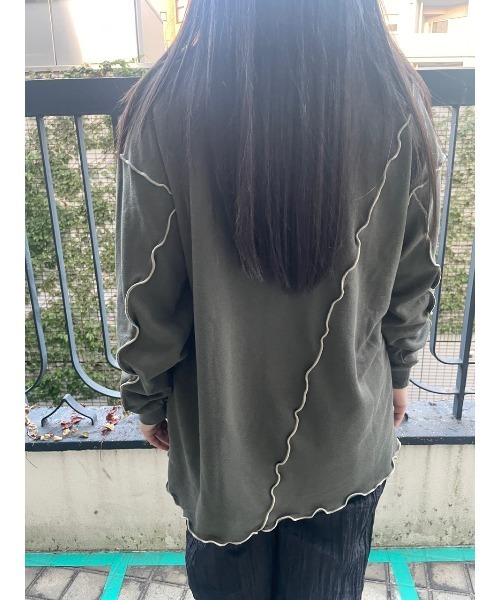 WORLD WIDE LOVE!(ワールドワイドラブ)の「TC裏毛メロートップス(スウェット・レディース・トップグレー/ブラック/カーキ・1)」の9枚目の写真