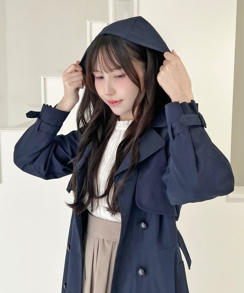 an another angelus（アンアナザーアンジェラス）の「【撥水加工】撥水トレンチコート/fint フィント（トレンチコート・レディース・ネイビー/ベージュ・FREE）」の8枚目の写真