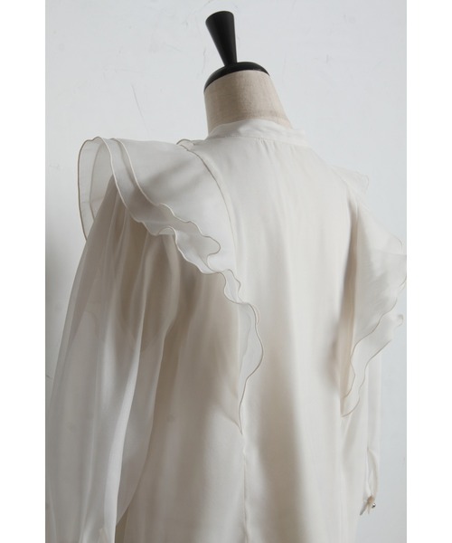 tocco closet(トッコ クローゼット)の「ラッフルフリルキーネック七分袖ブラウス(シャツ/ブラウス・レディース・オフホワイト/ブラウン/ピンク・M)」の4枚目の写真