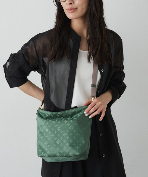 russet（ラシット）の「スタンダードミニショルダーバッグ <ナイロンジャガード>（ショルダーバッグ・レディース・ブラック×ブルー/キナリ/ブラウン系その他/キャメル/モカ/ベビーピンク/ライトグレー/サックスブルー/グリーン・FREE）」の6枚目の写真