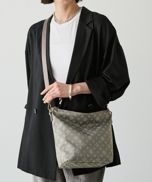 russet（ラシット）の「スタンダードミニショルダーバッグ <ナイロンジャガード>（ショルダーバッグ・レディース・ブラック×ブルー/キナリ/ブラウン系その他/キャメル/モカ/ベビーピンク/ライトグレー/サックスブルー/グリーン・FREE）」の3枚目の写真