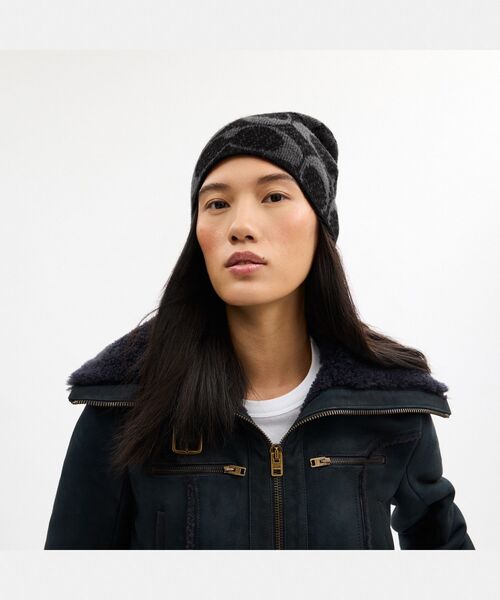 COACH（コーチ）の「マキシ シグネチャー ニット ビーニー（ニット