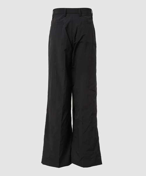 ERL（イーアールエル）の「UNISEX NYLON PLEATED SUIT TROUSERS（その他パンツ・メンズ・チャコール・M/S）」の4枚目の写真