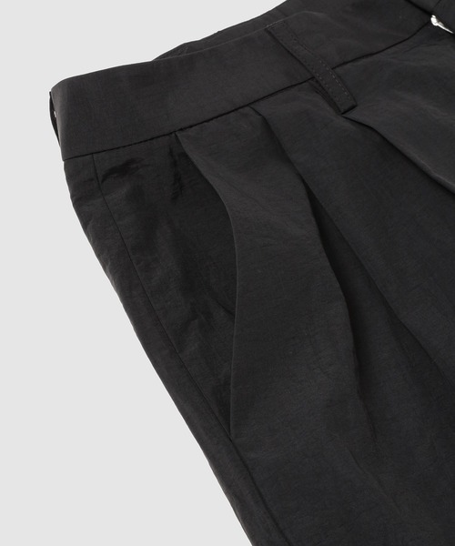 ERL（イーアールエル）の「UNISEX NYLON PLEATED SUIT TROUSERS（その他パンツ・メンズ・チャコール・M/S）」の6枚目の写真