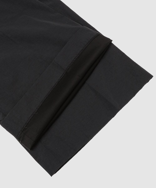 ERL（イーアールエル）の「UNISEX NYLON PLEATED SUIT TROUSERS（その他パンツ・メンズ・チャコール・M/S）」の7枚目の写真