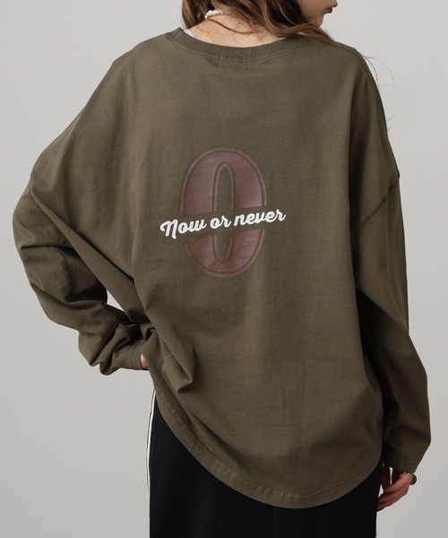 Arinomama(アリノママ)の「Arinomama ナンバリングPTオーバーロンT ピグメント加工(Tシャツ/カットソー・レディース・ブラック/カーキ/ネイビー・FREE)」の3枚目の写真