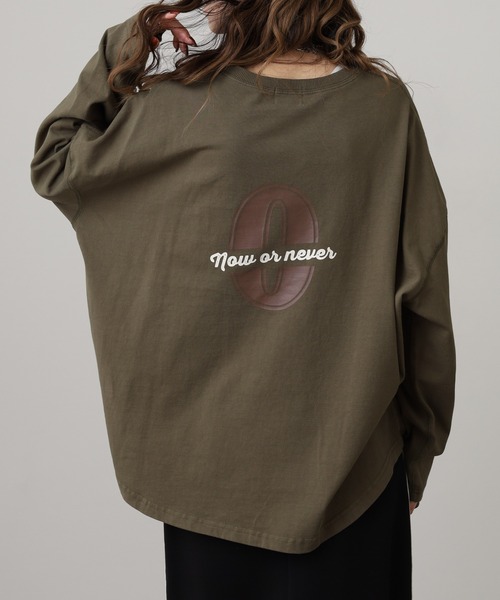 Arinomama(アリノママ)の「Arinomama ナンバリングPTオーバーロンT ピグメント加工(Tシャツ/カットソー・レディース・ブラック/カーキ/ネイビー・FREE)」の10枚目の写真