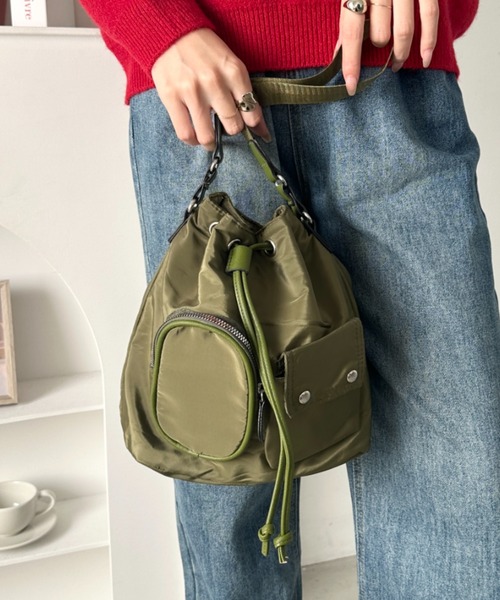 MYMOOD.(マイムード)の「2WAY 外ポケット付き巾着ショルダーバッグ(ハンドバッグ・レディース・ブラック/ベージュ/アイボリー/カーキ/グレー・FREE)」の5枚目の写真