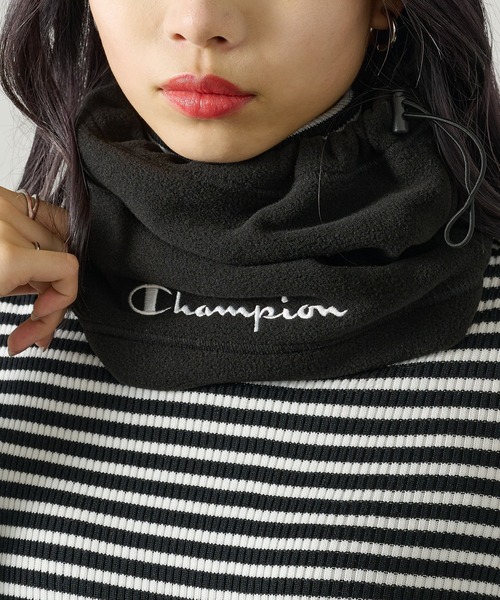 Champion(チャンピオン)の「【Champion】ロゴ刺繍フリースネックウォーマー 768-001A(ネックウォーマー/スヌード・レディース・ネイビー/ブラック・FREE)」の4枚目の写真