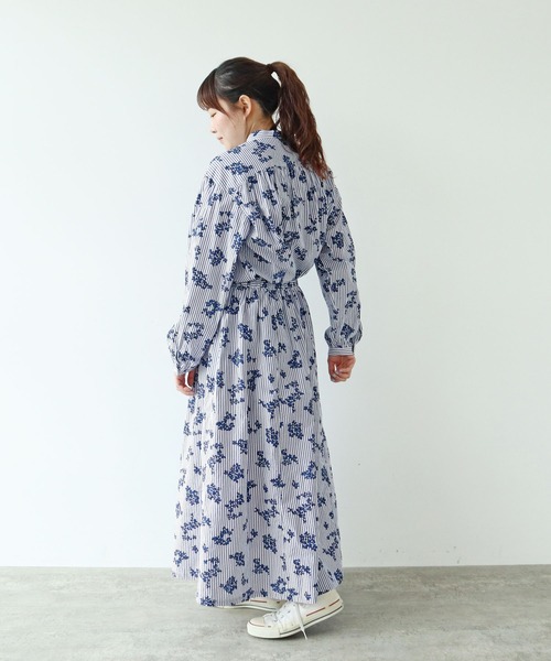 PAR ICI(パーリッシィ)の「ストライプお花プリント スタンドカラーギャザーブラウス(シャツ/ブラウス・レディース・ブルー・FREE)」の3枚目の写真