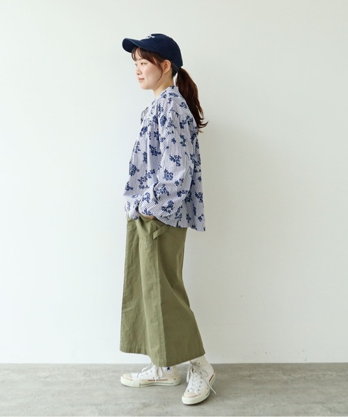 PAR ICI(パーリッシィ)の「ストライプお花プリント スタンドカラーギャザーブラウス(シャツ/ブラウス・レディース・ブルー・FREE)」の7枚目の写真