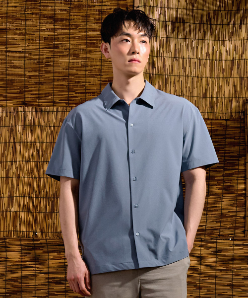 CHASECULT(チェイスカルト)の「男性ポリストレッチ半袖シャツ-DBRK5523D02(シャツ/ブラウス・メンズ・ライトグレー・100/95/105)」の1枚目の写真