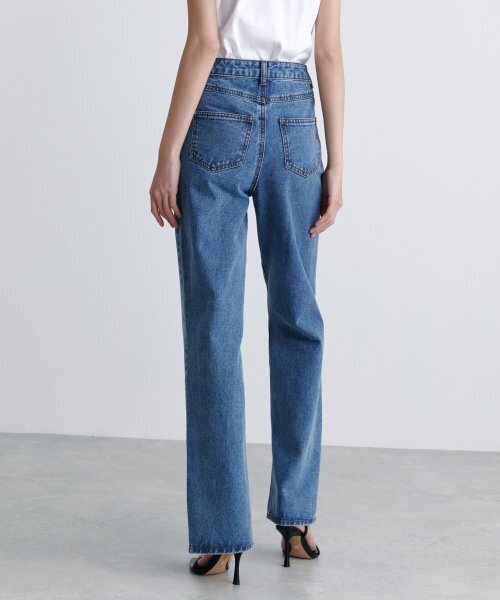 MUSINSA STANDARD WOMAN（ムシンサスタンダードウーマン）の「ウィメンズストレートデニムパンツ[ミディアムインディゴ]（デニムパンツ・レディース・その他・32/30/23/24/25/26/27/28/29）」の2枚目の写真