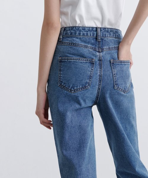 MUSINSA STANDARD WOMAN（ムシンサスタンダードウーマン）の「ウィメンズストレートデニムパンツ[ミディアムインディゴ]（デニムパンツ・レディース・その他・32/30/23/24/25/26/27/28/29）」の4枚目の写真
