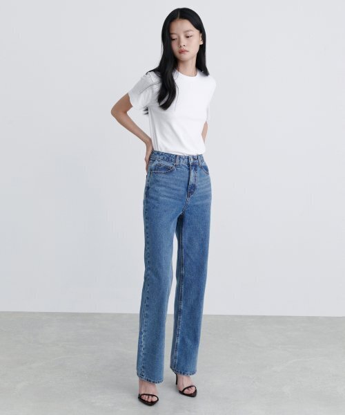 MUSINSA STANDARD WOMAN（ムシンサスタンダードウーマン）の「ウィメンズストレートデニムパンツ[ミディアムインディゴ]（デニムパンツ・レディース・その他・32/30/23/24/25/26/27/28/29）」の6枚目の写真