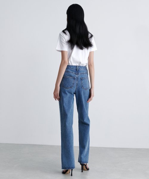 MUSINSA STANDARD WOMAN（ムシンサスタンダードウーマン）の「ウィメンズストレートデニムパンツ[ミディアムインディゴ]（デニムパンツ・レディース・その他・32/30/23/24/25/26/27/28/29）」の7枚目の写真