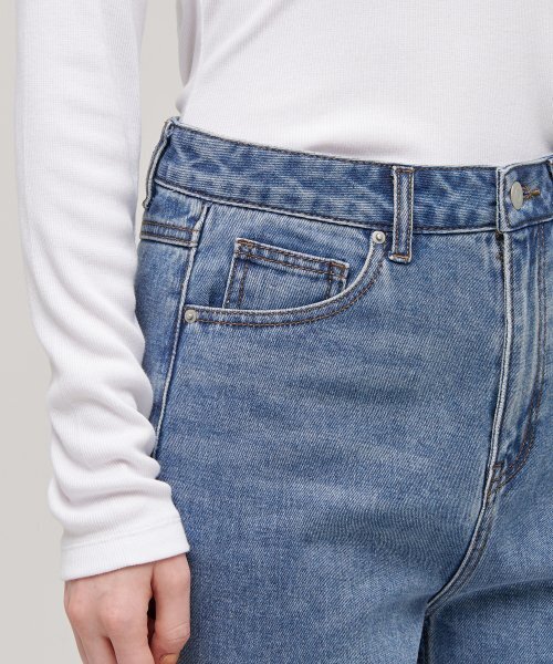 MUSINSA STANDARD WOMAN（ムシンサスタンダードウーマン）の「ウィメンズストレートデニムパンツ[ミディアムインディゴ]（デニムパンツ・レディース・その他・32/30/23/24/25/26/27/28/29）」の11枚目の写真