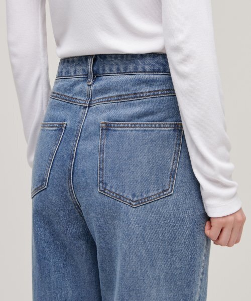 MUSINSA STANDARD WOMAN（ムシンサスタンダードウーマン）の「ウィメンズストレートデニムパンツ[ミディアムインディゴ]（デニムパンツ・レディース・その他・32/30/23/24/25/26/27/28/29）」の12枚目の写真