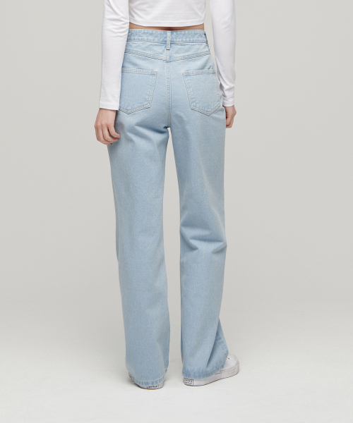 MUSINSA STANDARD WOMAN（ムシンサスタンダードウーマン）の「ウィメンズスラッシュルーズストレートデニムパンツ[ペイルブルー]（デニムパンツ・レディース・その他・30/24/26/27/28/29/25）」の2枚目の写真