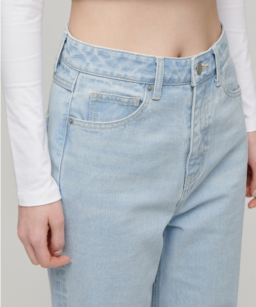 MUSINSA STANDARD WOMAN（ムシンサスタンダードウーマン）の「ウィメンズスラッシュルーズストレートデニムパンツ[ペイルブルー]（デニムパンツ・レディース・その他・30/24/26/27/28/29/25）」の4枚目の写真