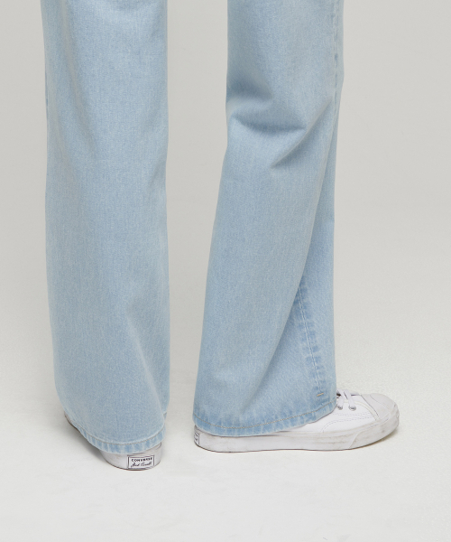 MUSINSA STANDARD WOMAN（ムシンサスタンダードウーマン）の「ウィメンズスラッシュルーズストレートデニムパンツ[ペイルブルー]（デニムパンツ・レディース・その他・30/24/26/27/28/29/25）」の7枚目の写真