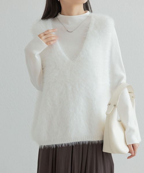 MAISON DE THERESE(メゾン ド テレーズ)の「Vネックフェイクファー ニットベスト(ニット/セーター・レディース・ブラック/モカ/グリーン/ホワイト/ブラウン・FREE)」の6枚目の写真