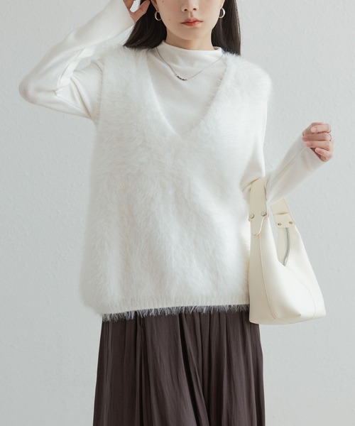 MAISON DE THERESE(メゾン ド テレーズ)の「Vネックフェイクファー ニットベスト(ニット/セーター・レディース・ブラック/モカ/グリーン/ホワイト/ブラウン・FREE)」の7枚目の写真