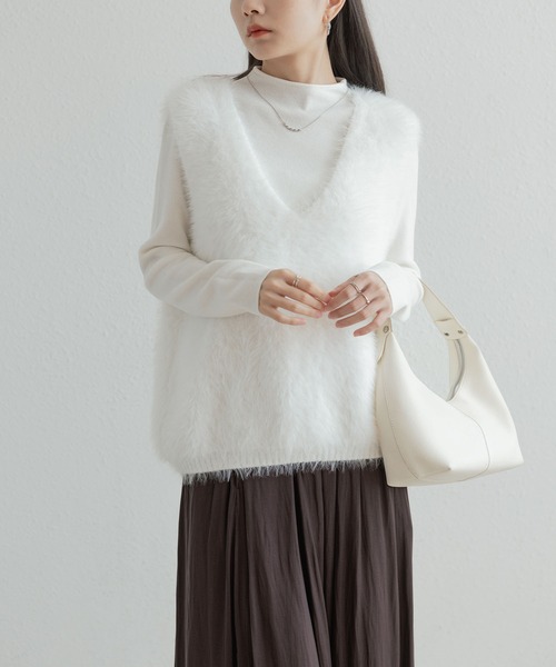 MAISON DE THERESE(メゾン ド テレーズ)の「Vネックフェイクファー ニットベスト(ニット/セーター・レディース・ブラック/モカ/グリーン/ホワイト/ブラウン・FREE)」の8枚目の写真