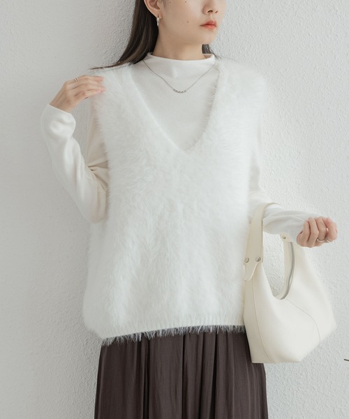 MAISON DE THERESE(メゾン ド テレーズ)の「Vネックフェイクファー ニットベスト(ニット/セーター・レディース・ブラック/モカ/グリーン/ホワイト/ブラウン・FREE)」の10枚目の写真