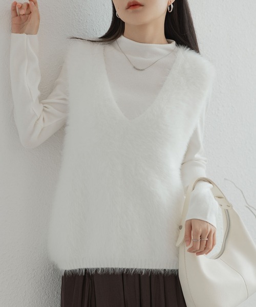 MAISON DE THERESE(メゾン ド テレーズ)の「Vネックフェイクファー ニットベスト(ニット/セーター・レディース・ブラック/モカ/グリーン/ホワイト/ブラウン・FREE)」の11枚目の写真