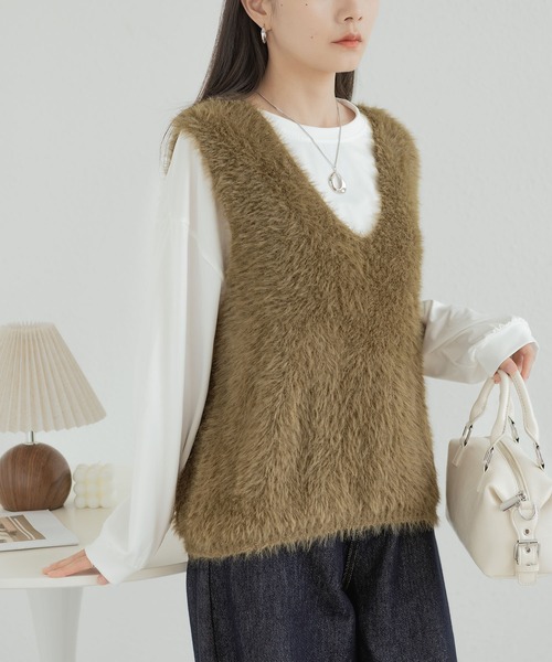 MAISON DE THERESE(メゾン ド テレーズ)の「Vネックフェイクファー ニットベスト(ニット/セーター・レディース・ブラック/モカ/グリーン/ホワイト/ブラウン・FREE)」の21枚目の写真