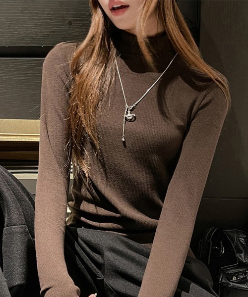 ReRe(リリ)の「モックネックリブカットソー(Tシャツ/カットソー・レディース・ブラック/ライトブラウン/ブルー/ベージュ/ダークグレー/ホワイト/ダークブラウン・MEDIUM/LARGE/X-LARGE)」の5枚目の写真
