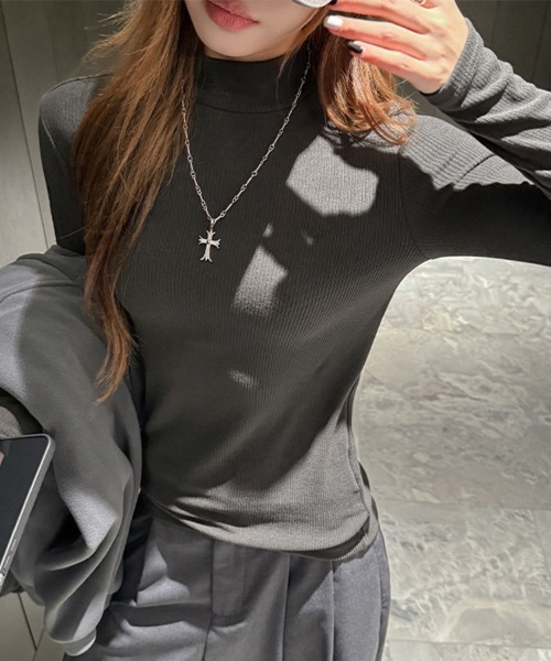 ReRe(リリ)の「モックネックリブカットソー(Tシャツ/カットソー・レディース・ブラック/ライトブラウン/ブルー/ベージュ/ダークグレー/ホワイト/ダークブラウン・MEDIUM/LARGE/X-LARGE)」の4枚目の写真