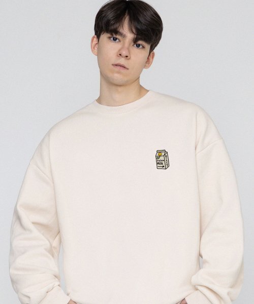 GRAVER（グレーバー）の「[ユニセックス]ドットスマイルスモールミルクパックマンツーマン_クリーム（スウェット・レディース・アイボリー・SMALL/MEDIUM/LARGE/X-LARGE）」の2枚目の写真
