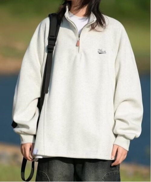 MASHIRO(マシロ)の「【MASHIRO】胸刺繍 ハーフジップオーバーサイズスエット ユニセックス 裏起毛(MA/EK127)(スウェット・レディース・ライトグレー/チャコールグレー・FREE)」の1枚目の写真