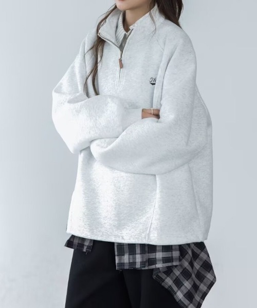 MASHIRO(マシロ)の「【MASHIRO】胸刺繍 ハーフジップオーバーサイズスエット ユニセックス 裏起毛(MA/EK127)(スウェット・レディース・ライトグレー/チャコールグレー・FREE)」の5枚目の写真