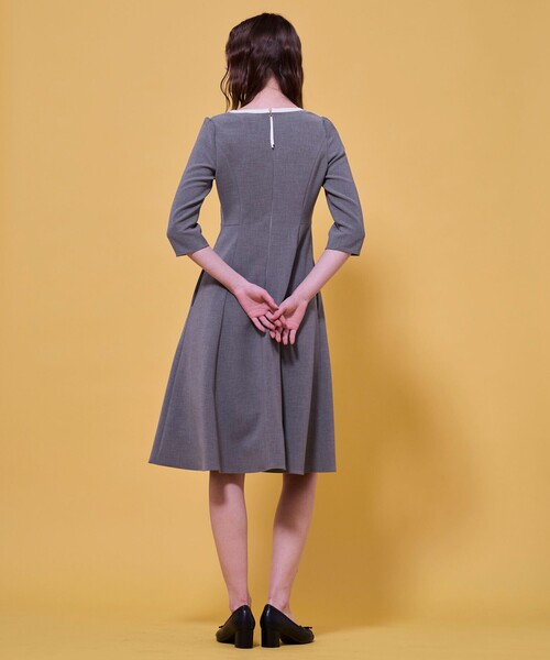 TOCCA(トッカ)の「RIBBON MONO ドレス(ワンピース・レディース・グレー系/ベージュ系・0/2/4/6)」の7枚目の写真