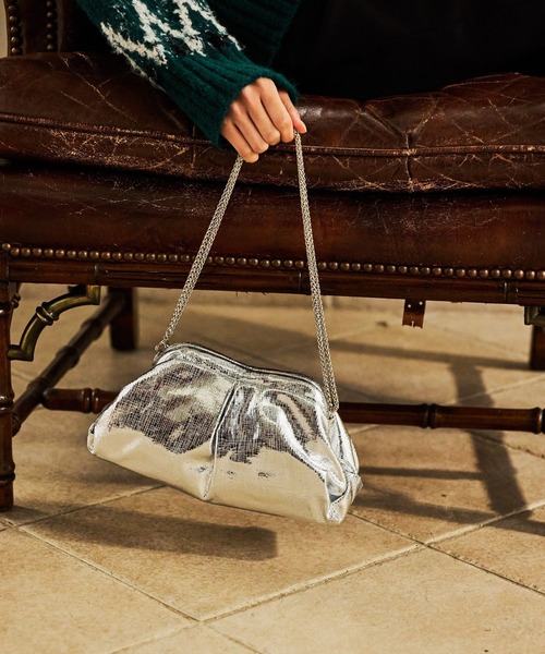 mysty woman(ミスティウーマン)の「シャイニー2WAYクラッチ 637666(ショルダーバッグ・レディース・シルバー・FREE)」の3枚目の写真