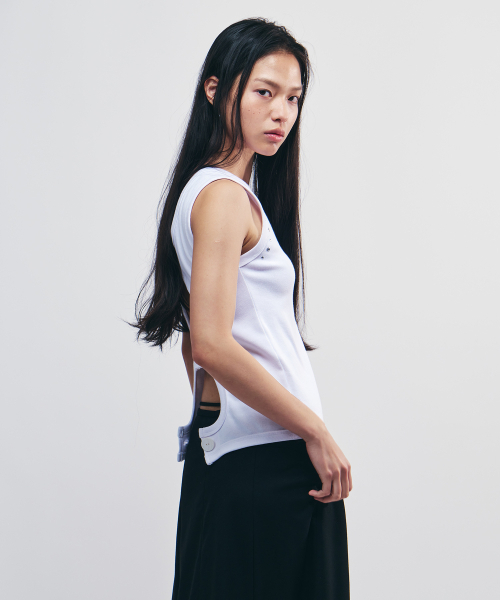 CITYBREEZE（シティブリーズ）の「スタッズバックホールスリーブレスホワイト（Tシャツ/カットソー・レディース・ホワイト・SMALL/MEDIUM）」の4枚目の写真