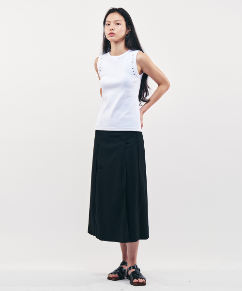 CITYBREEZE（シティブリーズ）の「スタッズバックホールスリーブレスホワイト（Tシャツ/カットソー・レディース・ホワイト・SMALL/MEDIUM）」の5枚目の写真