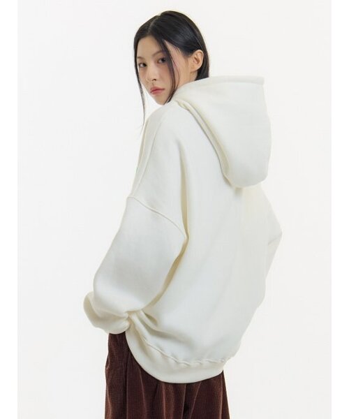 UNKNOWN PLANET(アンノウンプラネット)の「バスティロゴ刺繍起毛フードパーカークリーム(パーカー・レディース・その他・FREE)」の3枚目の写真