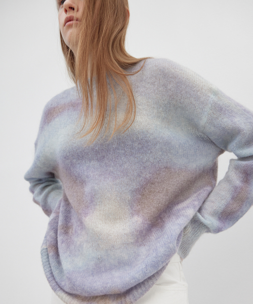LEVAR(レバー)の「Mohair Gradation Round Knit - Gradation Blue(ニット/セーター・レディース・ピンク/ブルー・FREE)」の3枚目の写真