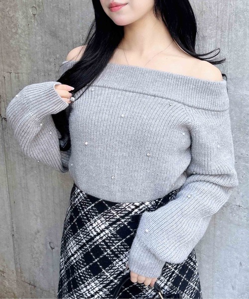 INGNI(イング)の「もちもちラメパールビジュー付オフショルニット(ニット/セーター・レディース・グレー/オフホワイト/ピンク/ミント・M)」の13枚目の写真
