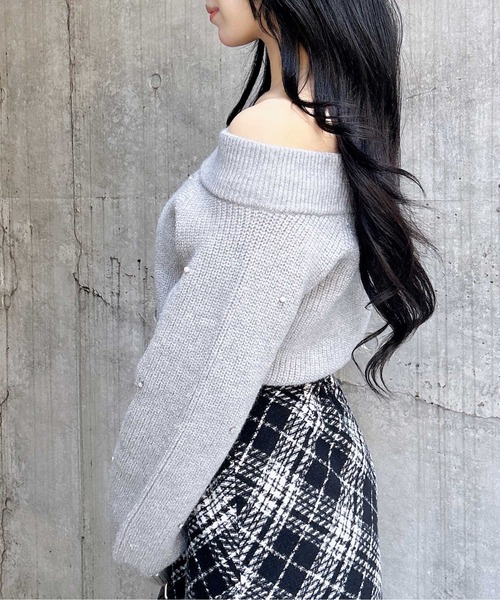 INGNI(イング)の「もちもちラメパールビジュー付オフショルニット(ニット/セーター・レディース・グレー/オフホワイト/ピンク/ミント・M)」の15枚目の写真
