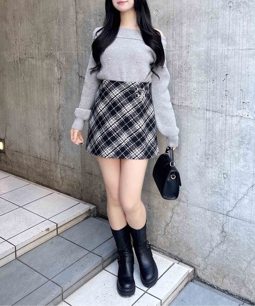 INGNI(イング)の「もちもちラメパールビジュー付オフショルニット(ニット/セーター・レディース・グレー/オフホワイト/ピンク/ミント・M)」の18枚目の写真