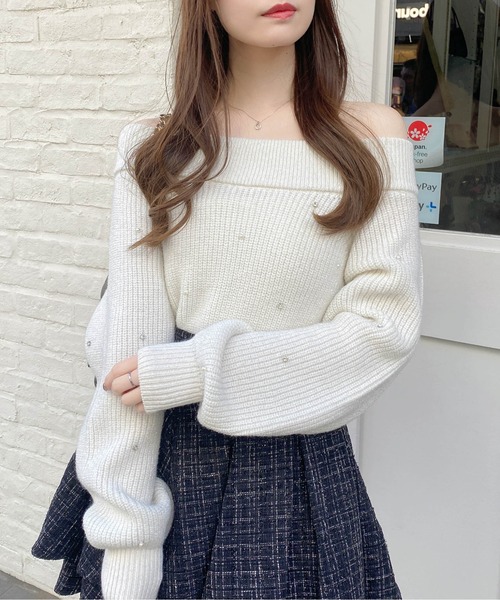 INGNI(イング)の「もちもちラメパールビジュー付オフショルニット(ニット/セーター・レディース・グレー/オフホワイト/ピンク/ミント・M)」の5枚目の写真