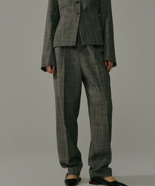 CINOH(チノ)の「MOTTLED WOOL TWO TUCK PANTS(スラックス・レディース・杢グレー・36/38)」の1枚目の写真